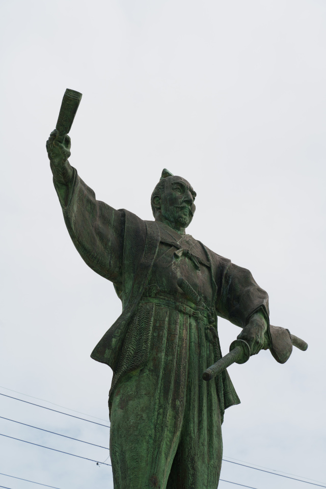 安土駅前　織田信長像②