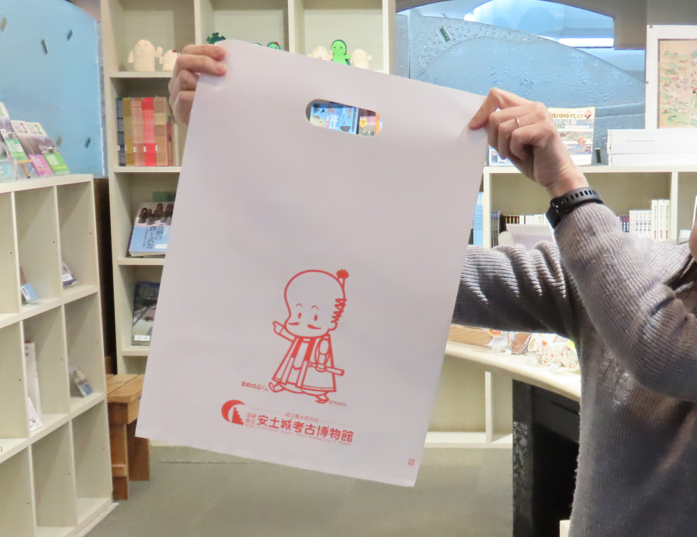 博物館のキャラクター「まめのぶ君」袋。愛用してます。