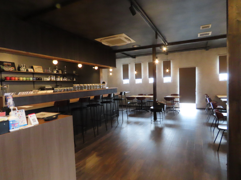 落ち着いた店内