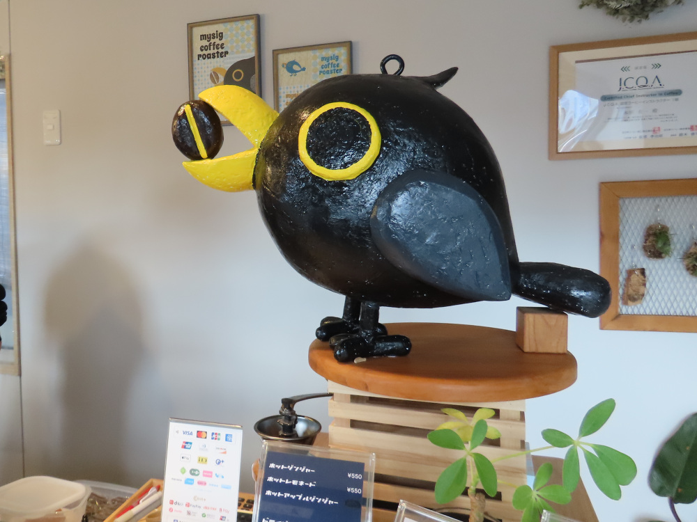 スウェーデンのクロウタドリが出迎えてくれます。どんな鳴き声なんでしょうか。