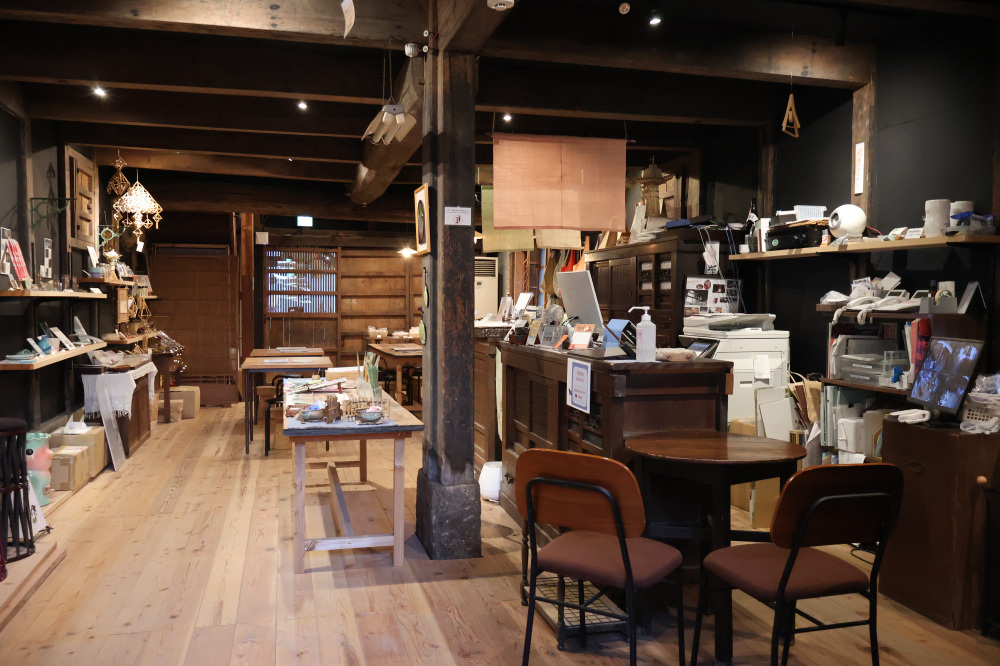 受付場所の直営ショップ「暦～こよみ～」