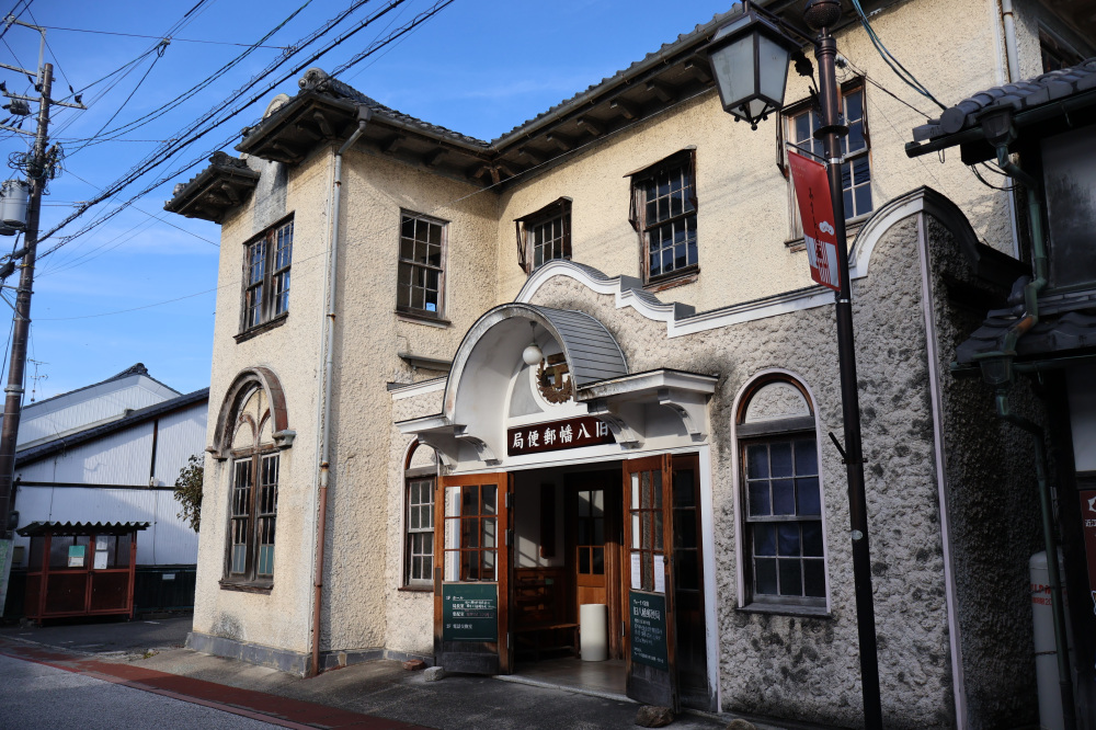 ヴォーリズ建築の旧八幡郵便局も通ります