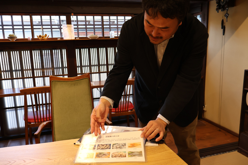 つまみ食いしながら湖魚のお話を聞けます