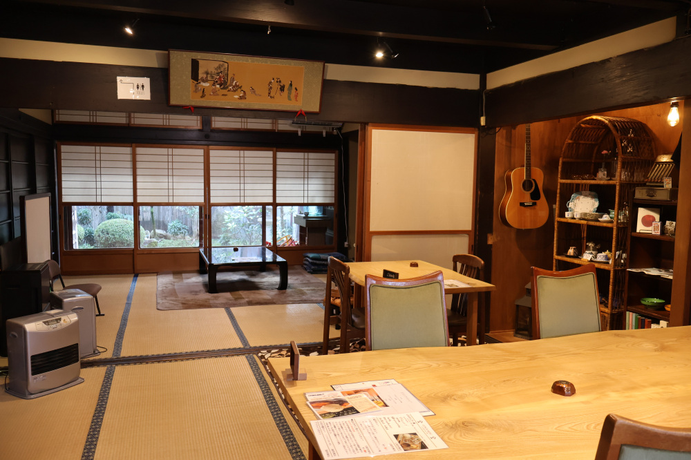 ランチやカフェができる店内