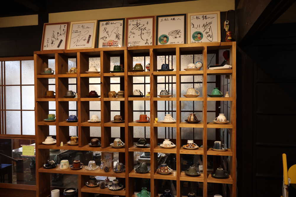 カフェではお好きな器を選べるそうです