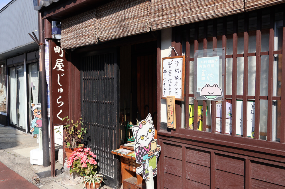 カウンター越しに店主北川さんとお話できます