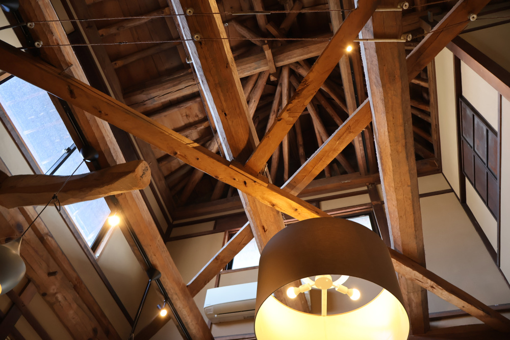 江戸時代から残る立派な梁