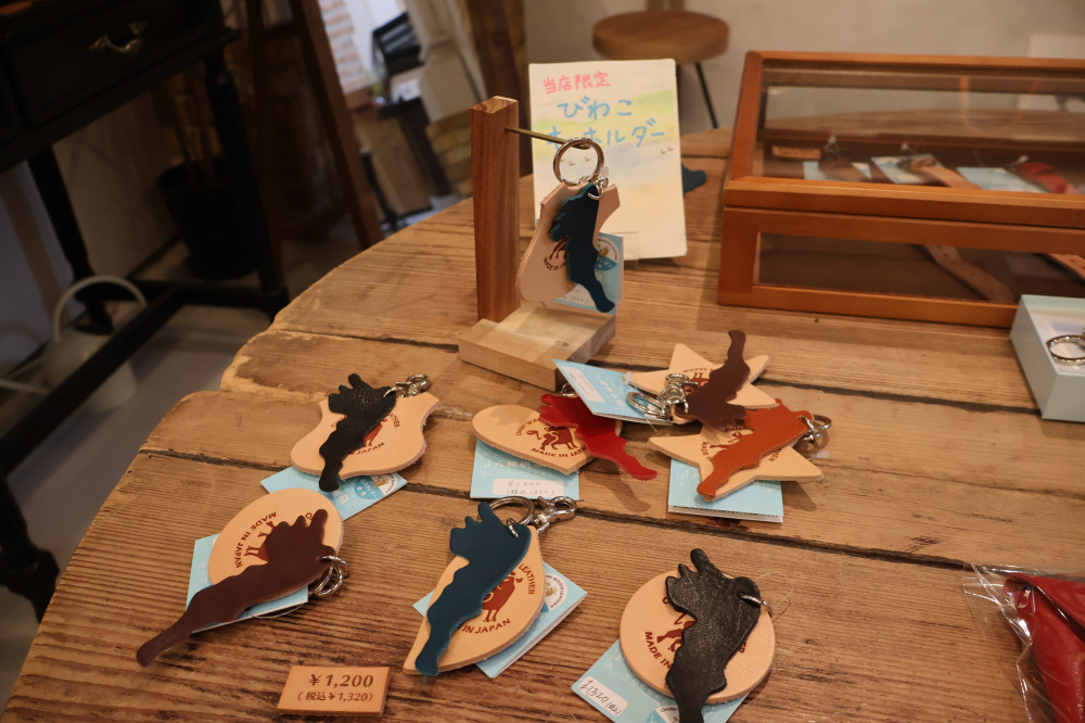 「八幡帆布鞄COGOCORO」の琵琶湖キーホルダー