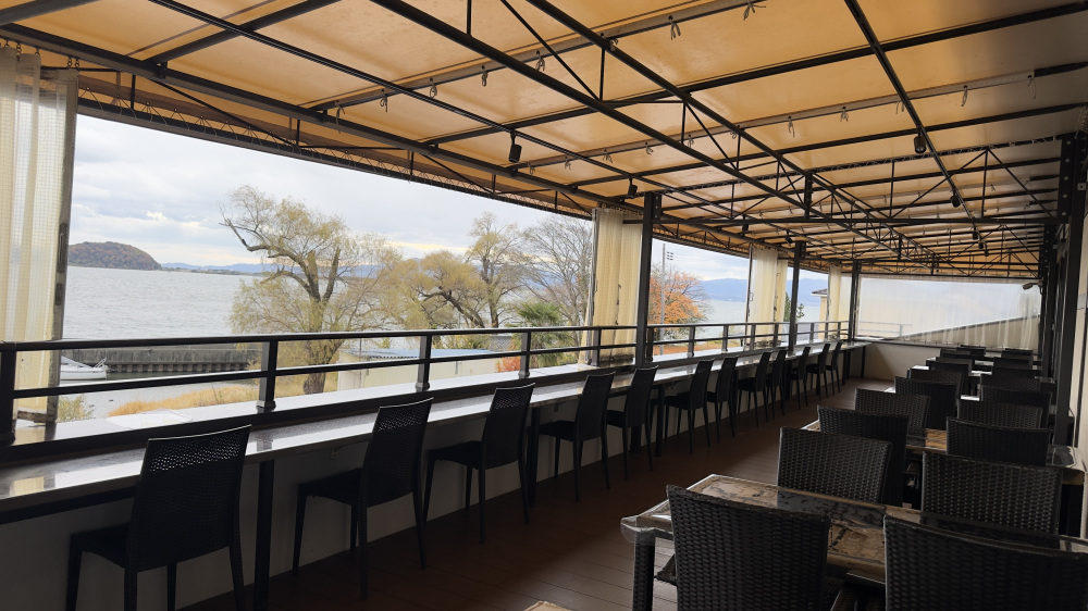 テラス席もあり