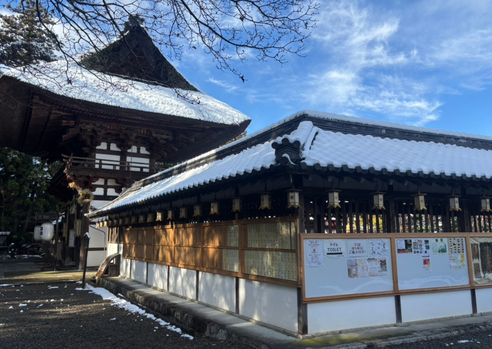 この日は雪も残っていました。自然と背筋が伸びます…！