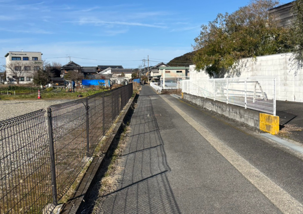 ゆっくり、ゆったり、安土山を眺めながら歩きます