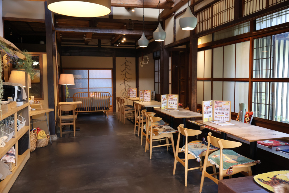 北欧テイストの店内