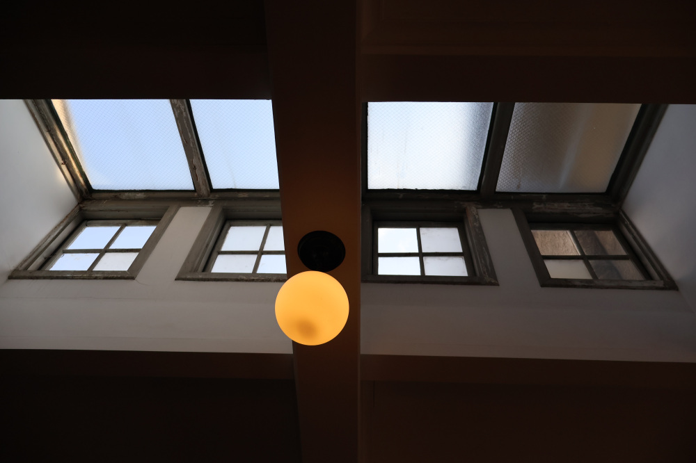 ヴォーリズならではの光を取り込む天窓デザイン