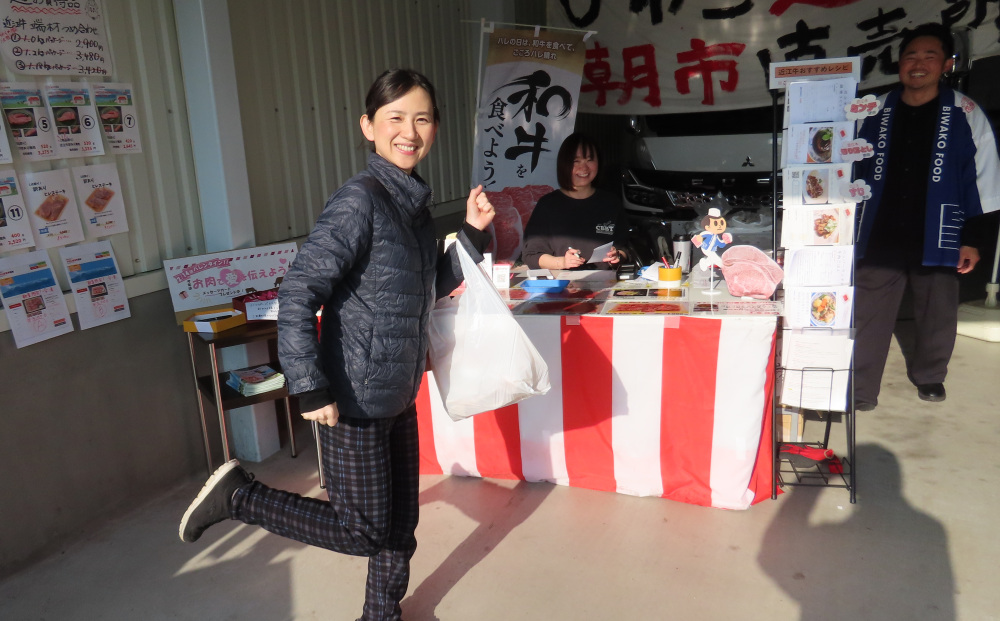 近江牛買って、ウハウハの様子