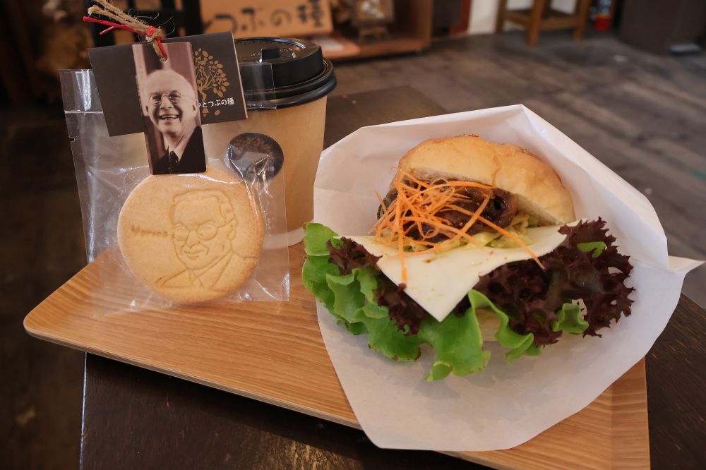 オリジナルコーヒーと近江牛カレーサンド