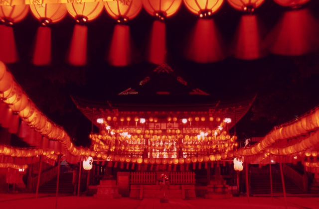 日牟禮八幡宮中元みあかし萬灯祭